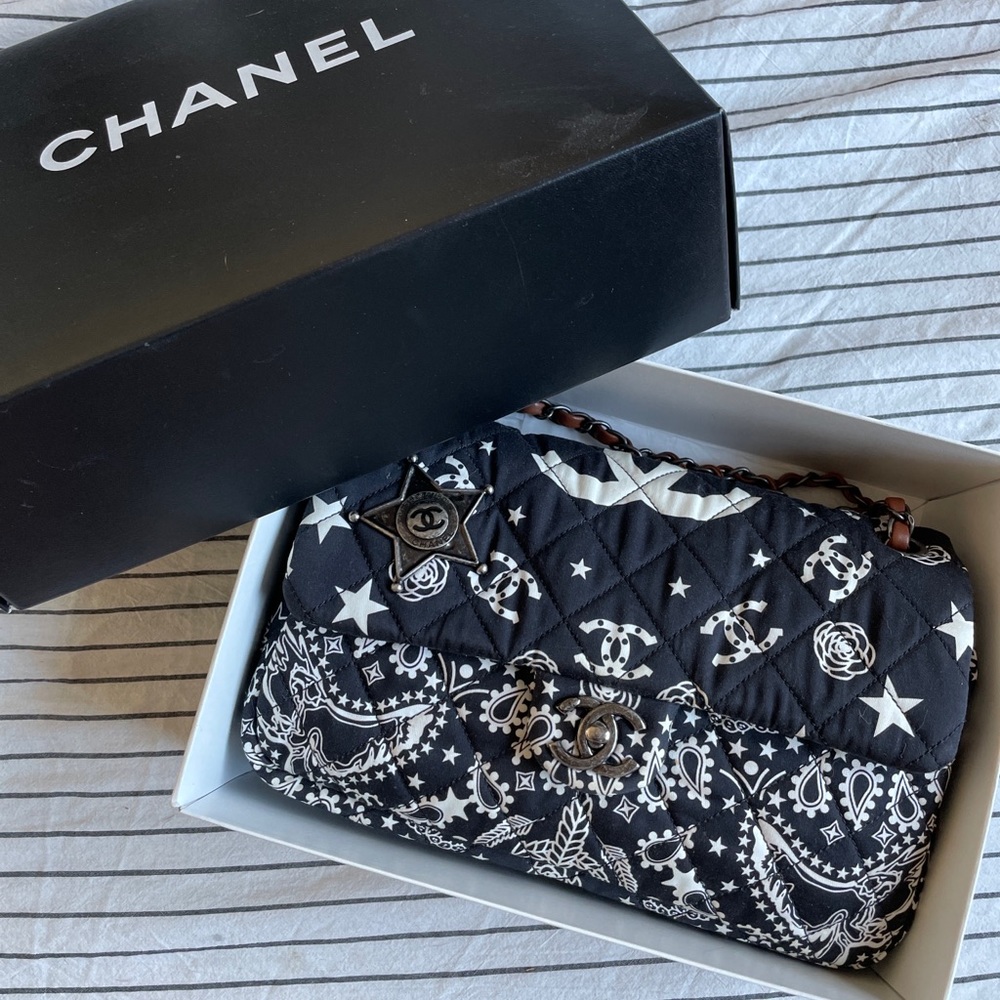 ❌SOLD❌ ***RARE*** CHANEL Paris Dallas Black Paisley Bandana Chain Easy Bag
